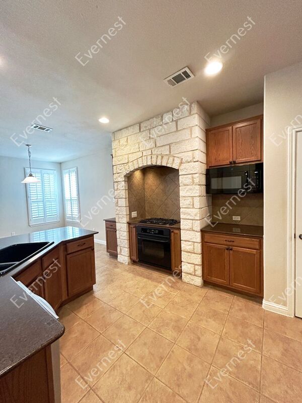 Building Photo - 404 Arrowhead Trail