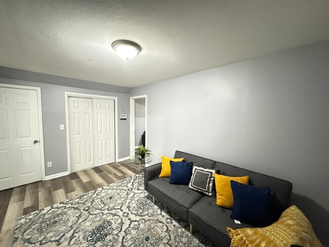 Foto del edificio - 23 Pond Lily Ave