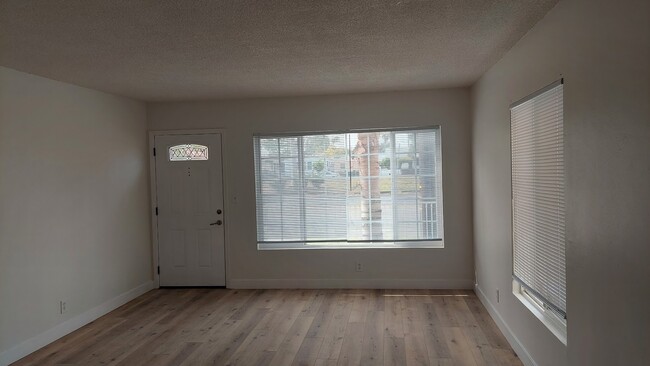 Foto del edificio - 12056 Culver Blvd