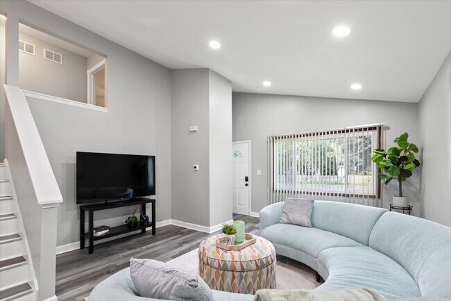 Building Photo - 33W067 Bonnie St