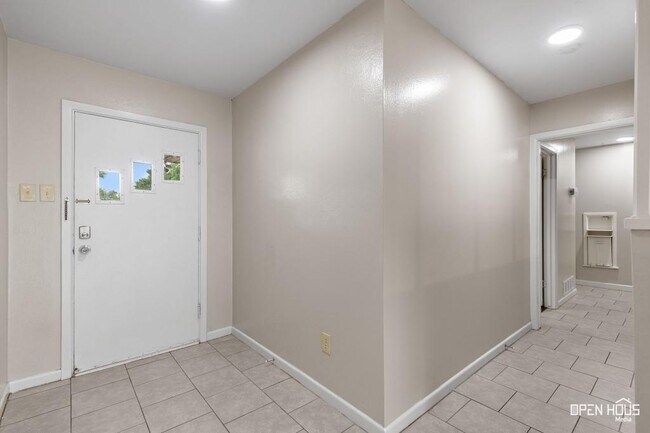 Foto del edificio - 4202 Meadowbrook Dr