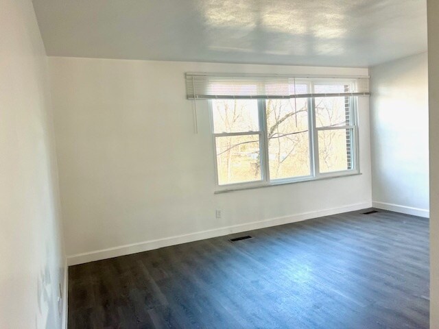 Building Photo - 15 Tower Hill Ct