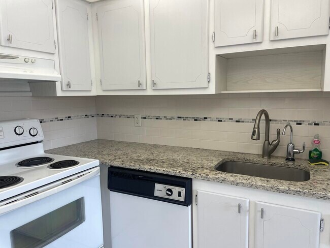 Foto del edificio - 659 Brittany Ct