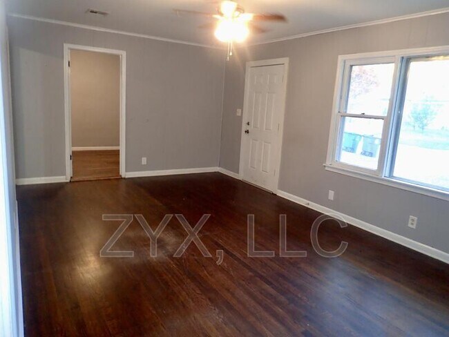 Foto del edificio - 3342 S Marion Ave