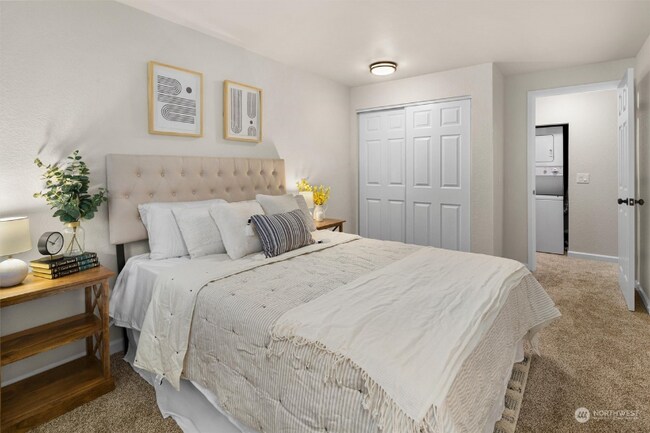 Building Photo - 8911 Holly Dr