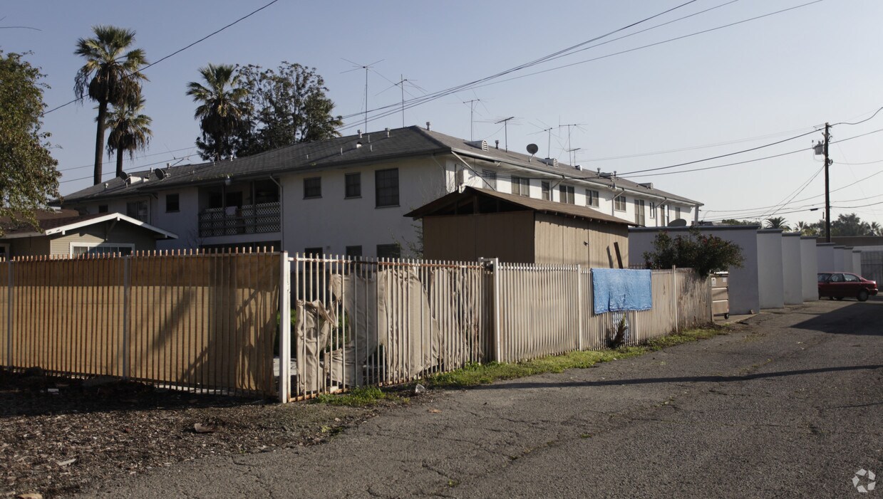 Building Photo - Colony House