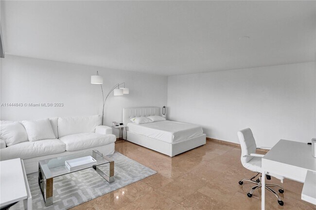 Foto del edificio - 555 NE 15th St