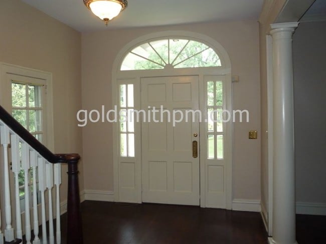Building Photo - 206 Tindal Ave