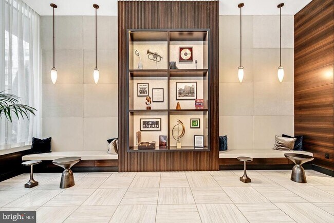 Building Photo - 301 S Broad St