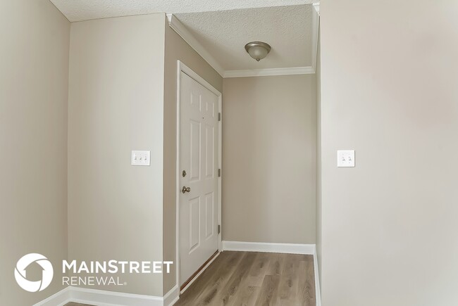 Building Photo - 3217 Peachford Ln