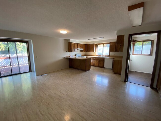 Foto del edificio - ~3 Bedroom 2 Bath House