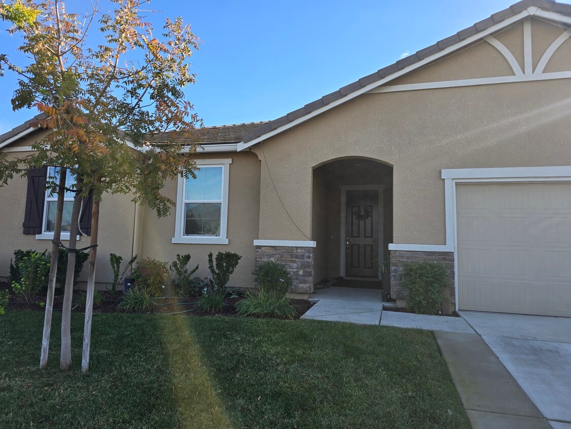 Primary Photo - 6885 E Braly Ave