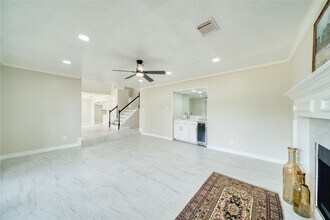 Building Photo - 619 Green Belt Dr