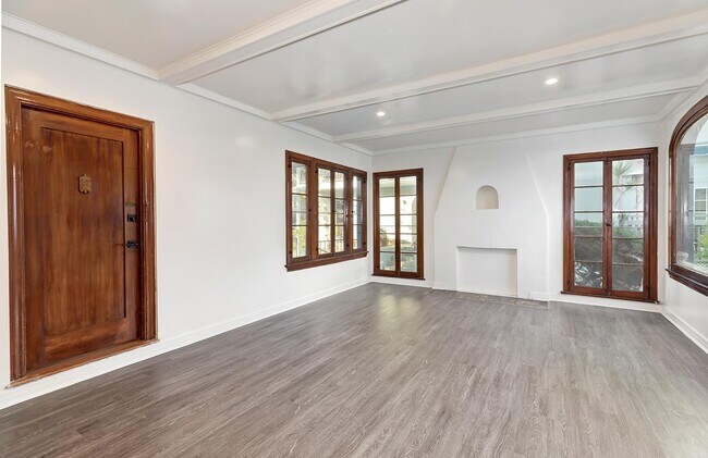 Foto del edificio - 744 S Mansfield Ave