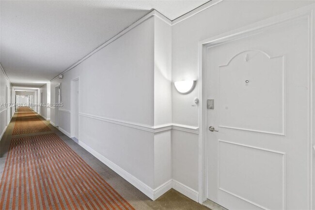 Foto del edificio - 5401 Collins Ave