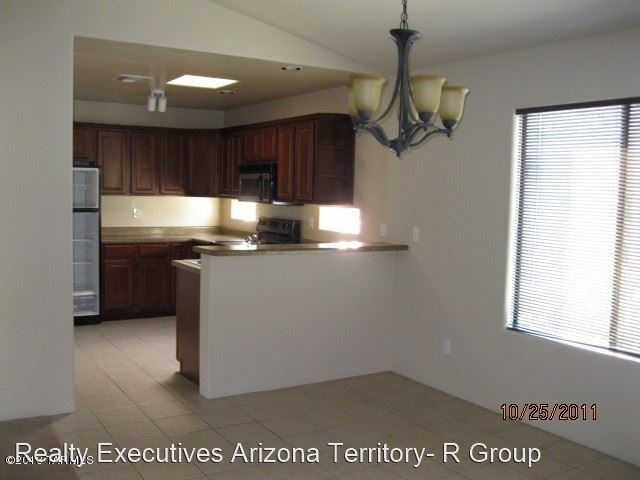 Building Photo - 2515 S Pantano Pkwy