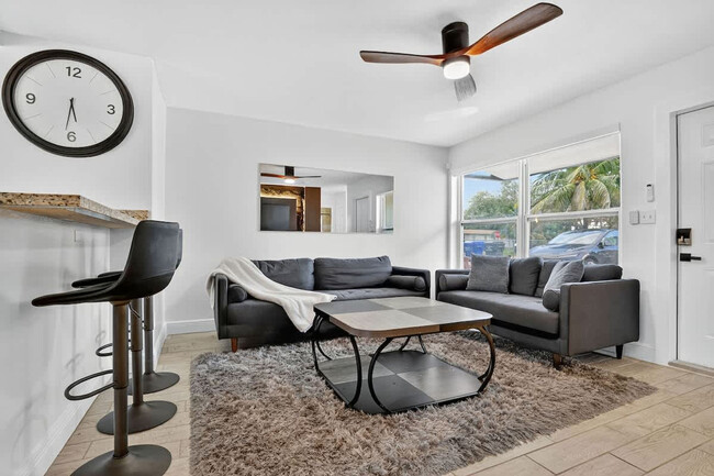 Building Photo - 6660 Custer St