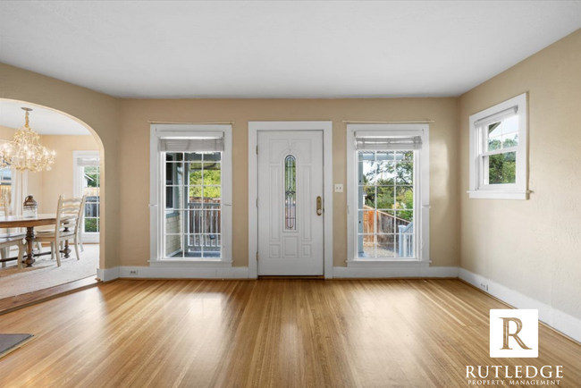 Foto del edificio - Beautiful 3 bedroom home in Talent!
