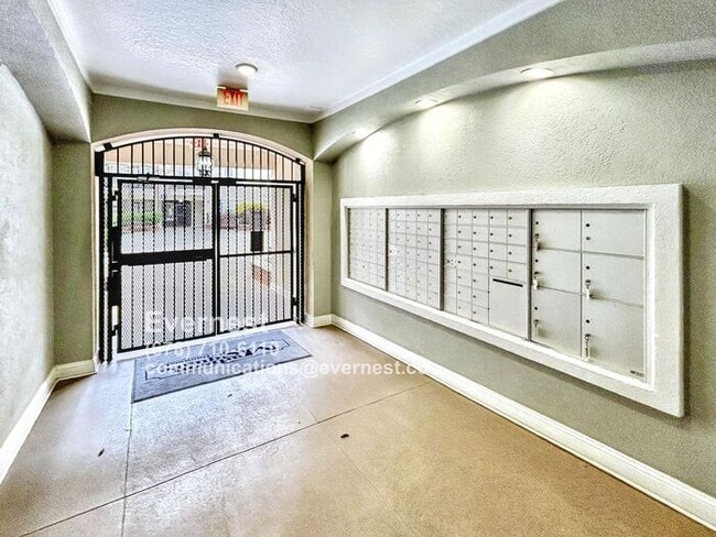 Building Photo - 1850 Cotillion Dr