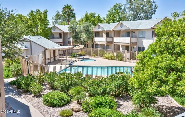 Building Photo - 616 Hardy Dr