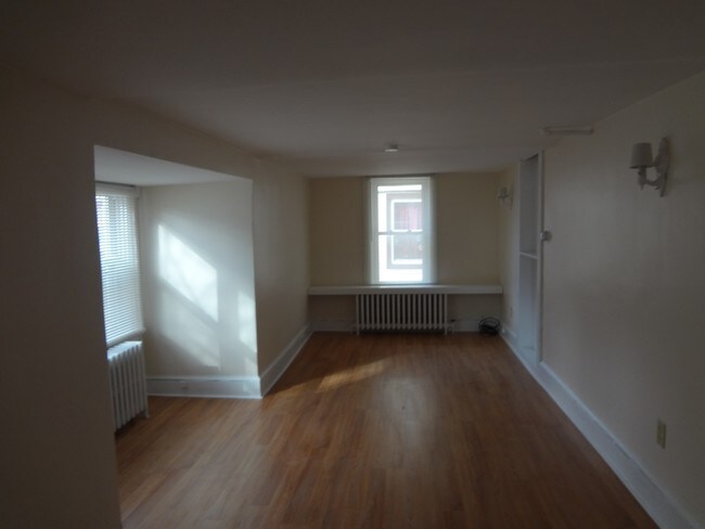 Building Photo - 5 S Marion Ave