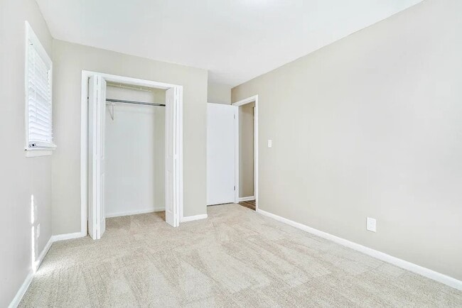Building Photo - 844 Parkstone Dr
