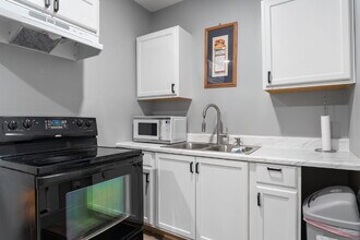 Building Photo - 114 Lyndhurst Dr