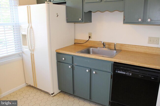 Foto del edificio - 18 Meadow Dr