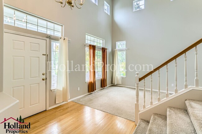 Building Photo - Charming 4-Bedroom Home Just Blocks from B...