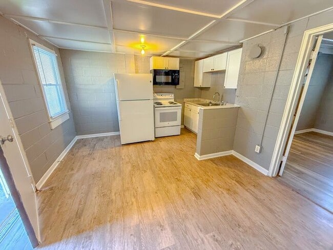 Building Photo - 1 Bed 1 Bath Available Now at Gurley Flats in Durham!