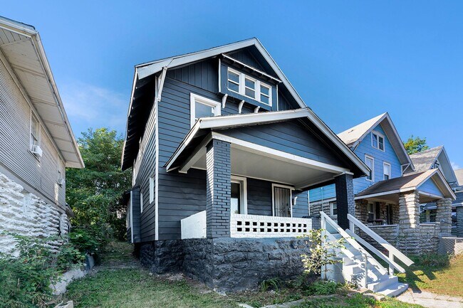 Foto del edificio - 5 Bedroom Home Near Central Park and Centr...