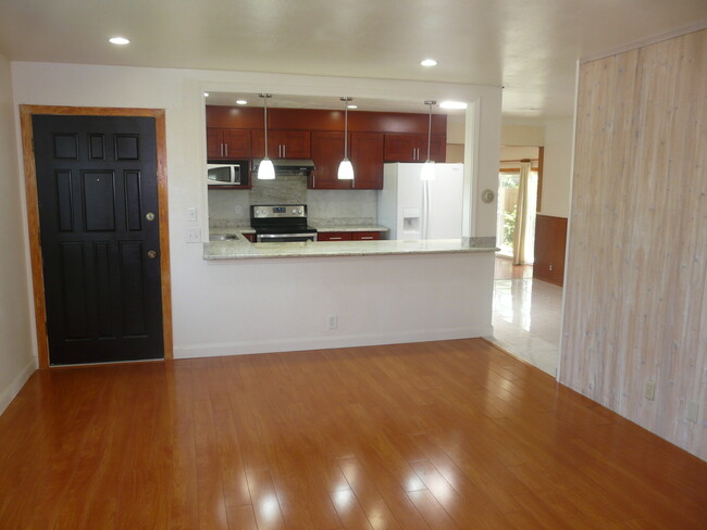 Building Photo - Updated 3 Bedroom 2 Bath Single Family Hom...