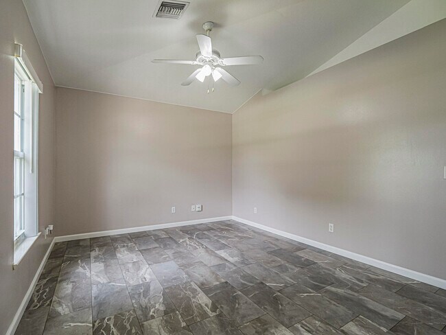 Building Photo - 1456 25th Ct SW
