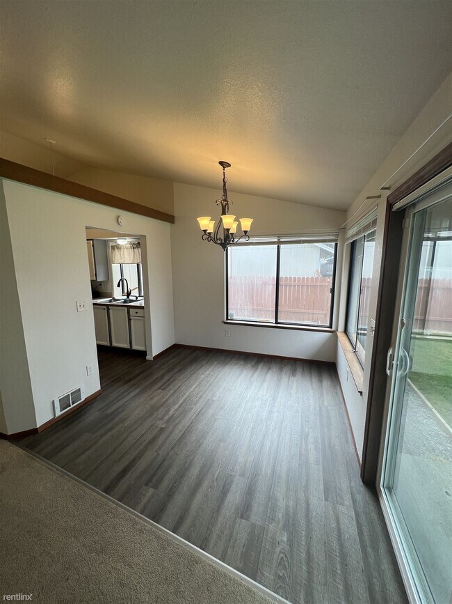 Building Photo - 3 br, 2 bath House - 1002 192nd Street East