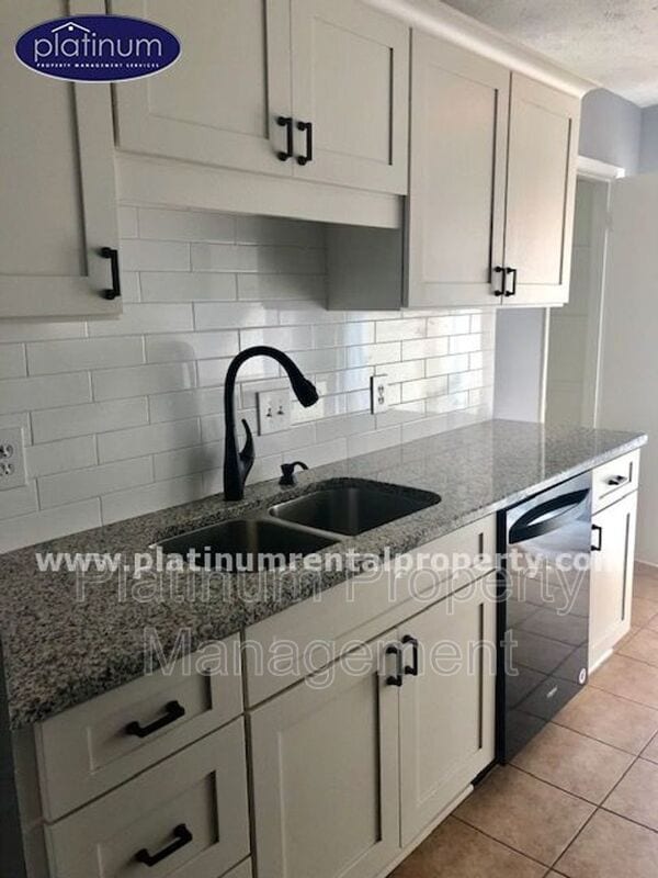 Building Photo - 53 Sandalwood Cir