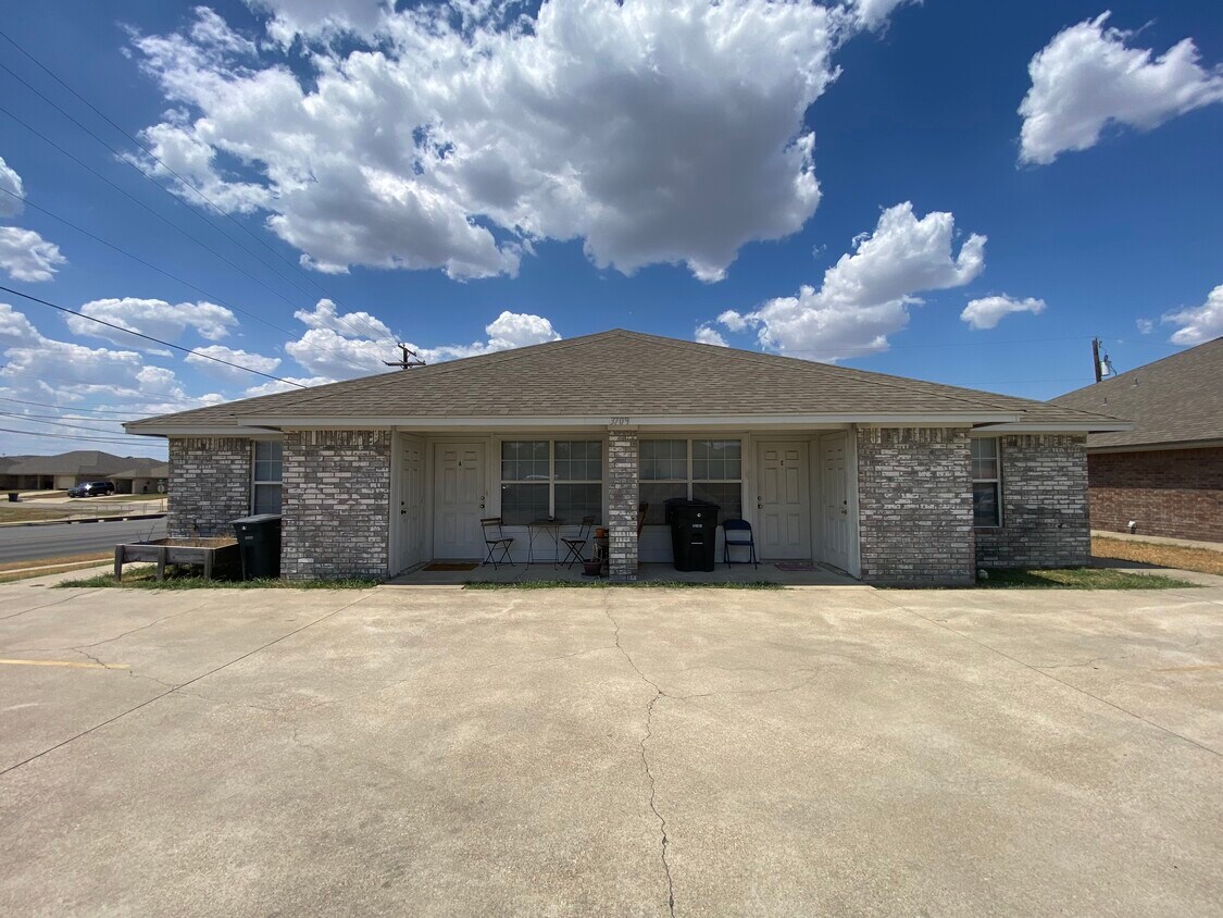 Primary Photo - 3709 Littleleaf Dr