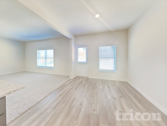 Building Photo - 1917 Belmont Dr