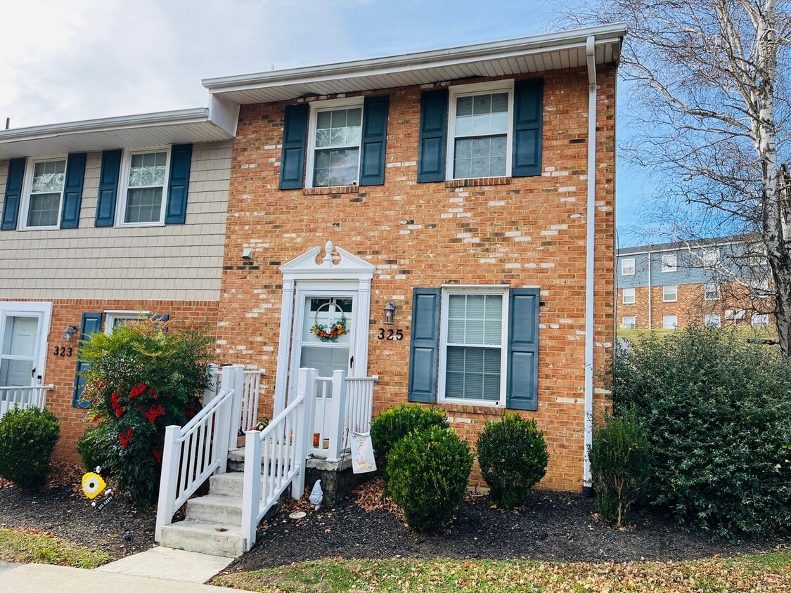Primary Photo - 2 Bedroom, 1.5 Bath Townhouse