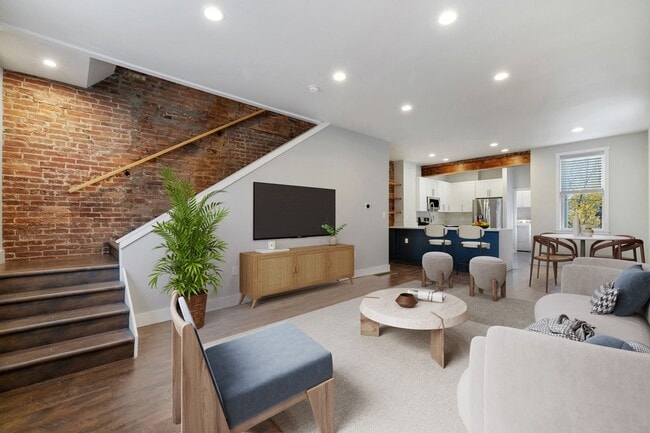 Building Photo - Gorgeous 3 BD/ 2.5 BA Located in Lawrenceville!