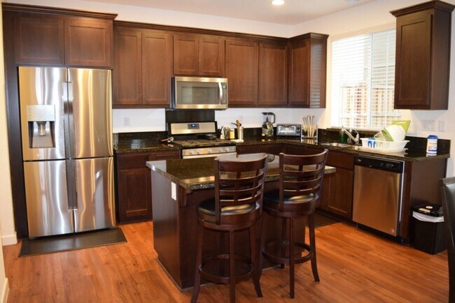 Foto del edificio - 1129 Oakbriar Cir