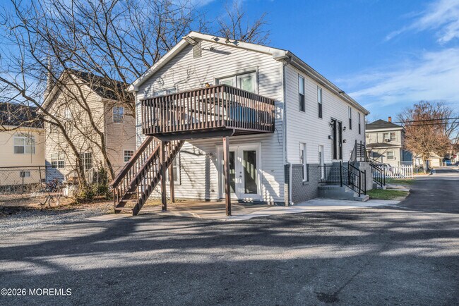 Foto del edificio - 148 Dewitt Ave