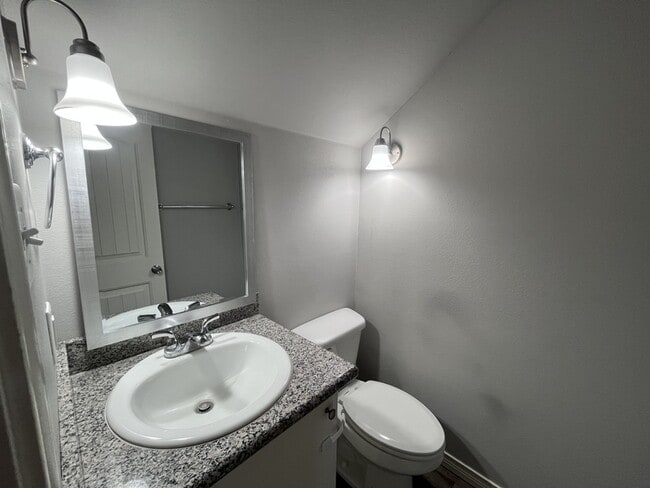 Foto del edificio - 3422 Itasca St