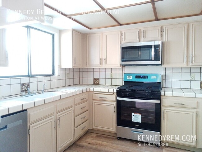 Foto del edificio - Steps away from AV Hospital, Renovated 2 B...