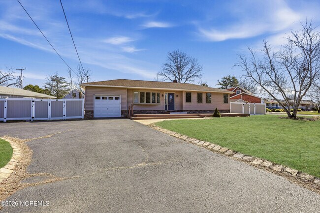 Building Photo - 1057 Savannah St