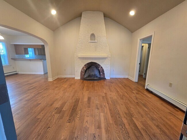 Foto del edificio - Large Beautiful South Hill Home! Available Now!