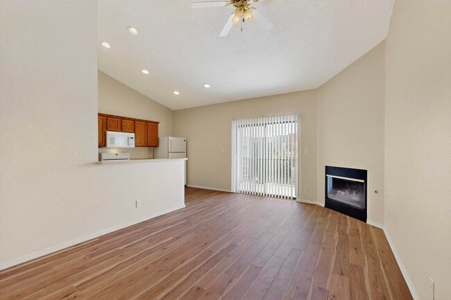 Foto del edificio - 1121 Meadowlark Way SE