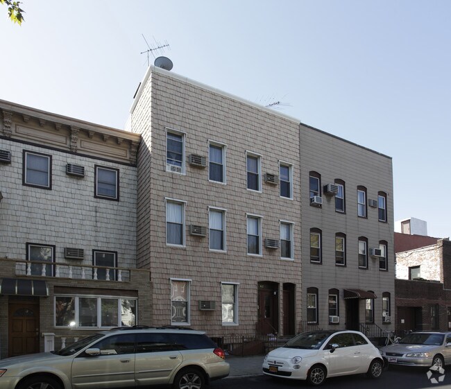 Vista a la calle - 62 Skillman Ave