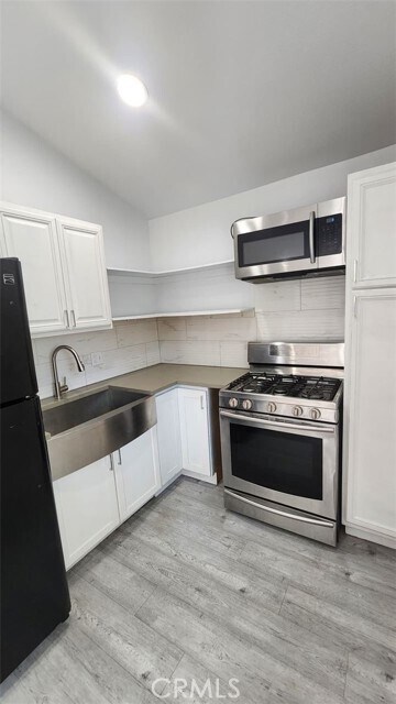 Building Photo - 1208 S Nantes Ave