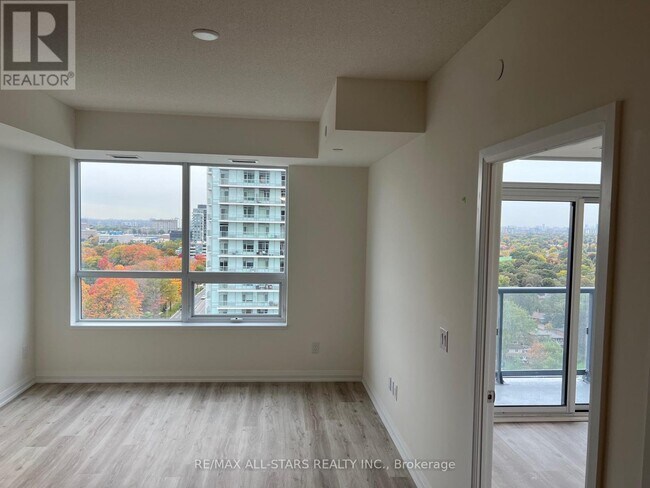 Photo du bâtiment - 3260 Sheppard Ave E