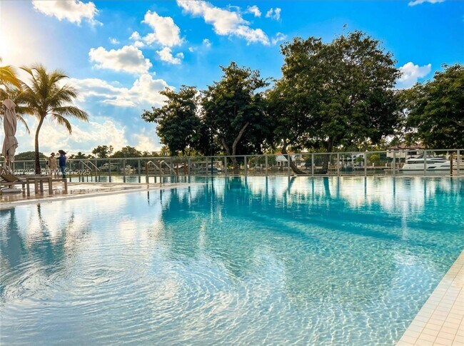 Foto del edificio - 6620 Indian Creek Dr